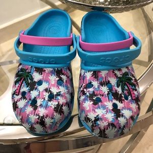 pink palm tree crocs